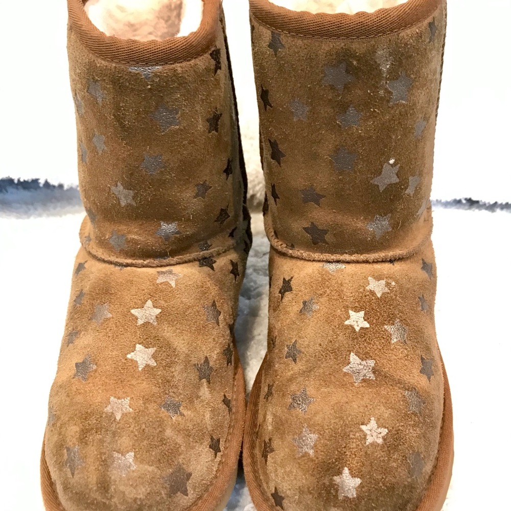 UGG boots Child Classic Short Little Stars boots girls size 2